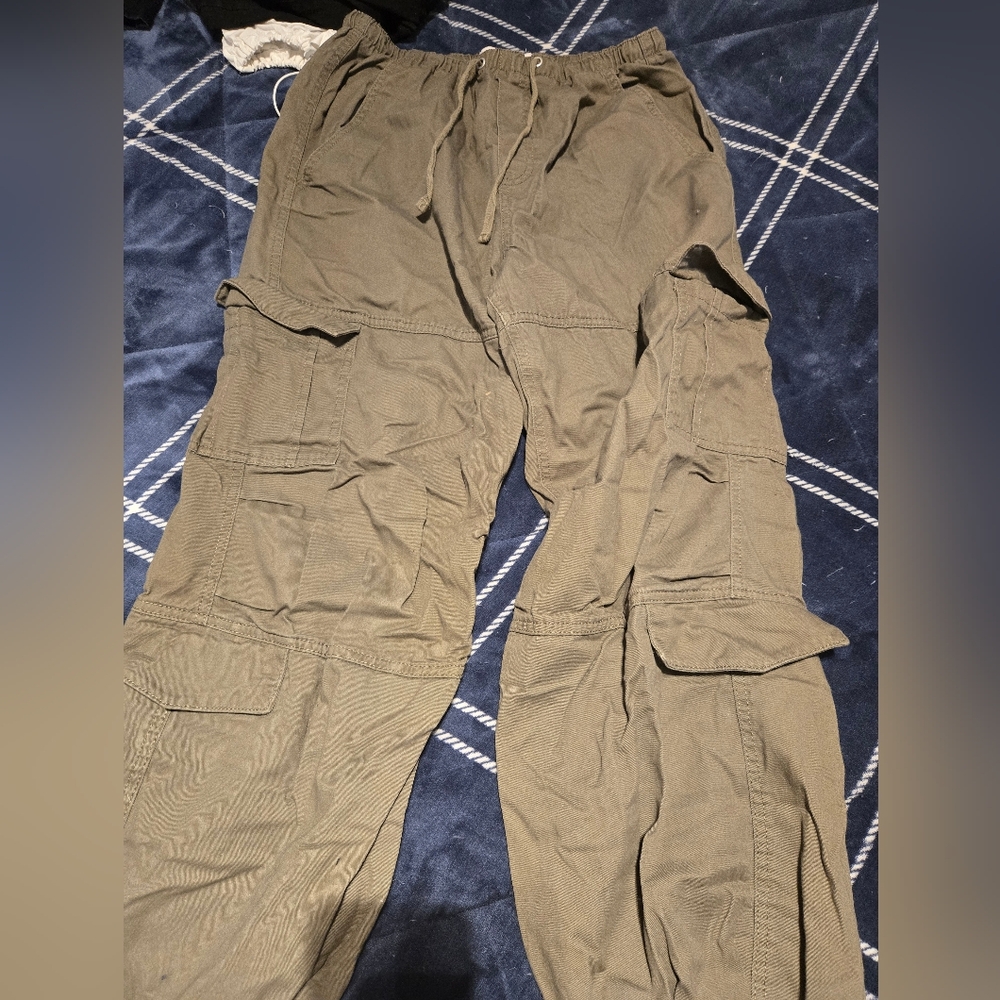 WomenOlive Cargo Pants: Bundle